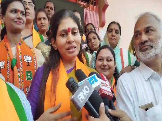 I am being sandwiched in the Khadse-Mahajan dispute; Union Minister of State Raksha Khadse's big statement | खडसे-महाजन वादात माझा सँडविच होतोय; केंद्रीय राज्यमंत्री रक्षा खडसेंचे मोठे विधान I am being sandwiched in the Khadse-Mahajan dispute; Union Minister of State Raksha Khadse's big statement | खडसे-महाजन वादात माझा सँडविच होतोय; केंद्रीय राज्यमंत्री रक्षा खडसेंचे मोठे विधान