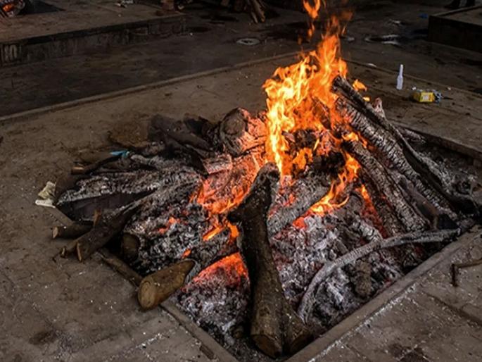 Kolhapur Crime news: Argument over deceased's stepson's arrival during Raksha Visarjana; Clash between two groups | रक्षाविसर्जनावेळी मयताचा सावत्र मुलगा आल्याने वाद; दोन गटांत हाणामारी Kolhapur Crime news: Argument over deceased's stepson's arrival during Raksha Visarjana; Clash between two groups | रक्षाविसर्जनावेळी मयताचा सावत्र मुलगा आल्याने वाद; दोन गटांत हाणामारी