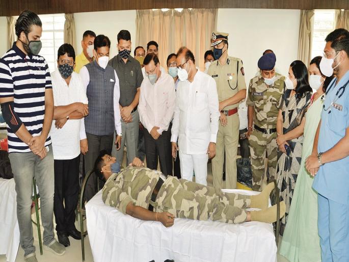 Lokmat Raktachenate ; The state level Mahayagna of blood donation was launched | लोकमत रक्ताचं नातं; रक्तदानाच्या राज्यस्तरीय महायज्ञाचा झाला शुभारंभ Lokmat Raktachenate ; The state level Mahayagna of blood donation was launched | लोकमत रक्ताचं नातं; रक्तदानाच्या राज्यस्तरीय महायज्ञाचा झाला शुभारंभ