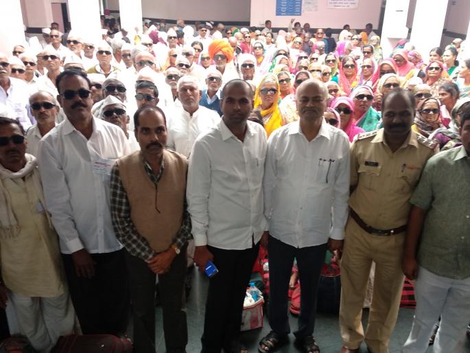 The ophthalmolary surgery at the Shirur in 360 patients of Ralegansiddhi Medical College | राळेगणसिद्धी येथील महाआरोग्य शिबिरातील ३६० रुग्णांवर शिरूर येथे नेत्रशस्त्रक्रिया The ophthalmolary surgery at the Shirur in 360 patients of Ralegansiddhi Medical College | राळेगणसिद्धी येथील महाआरोग्य शिबिरातील ३६० रुग्णांवर शिरूर येथे नेत्रशस्त्रक्रिया