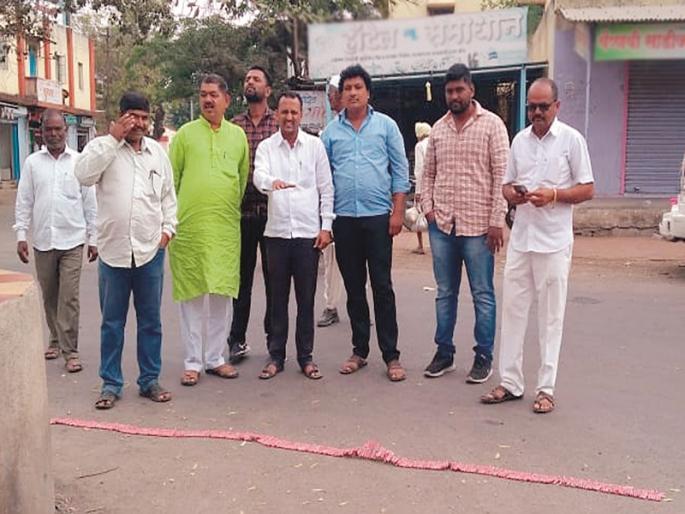 Ralegan Siddhant played 'Aap' 's winning streak | राळेगण सिद्धीत वाजले ‘आप’च्या विजयाचे फटाके Ralegan Siddhant played 'Aap' 's winning streak | राळेगण सिद्धीत वाजले ‘आप’च्या विजयाचे फटाके