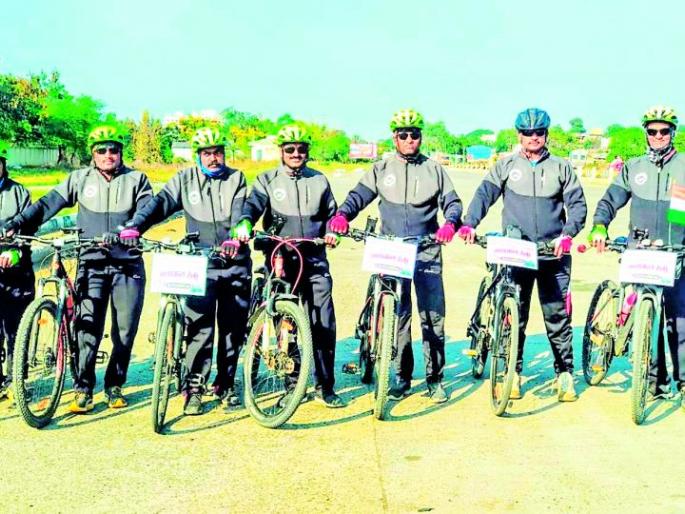 Arni to the Dikshabhoomi: Cycle rally to realize the 'epic of equality' | आर्णी ते दीक्षाभूमी : 'समतेचे महाकाव्य' साकारण्यासाठी सायकल रॅली Arni to the Dikshabhoomi: Cycle rally to realize the 'epic of equality' | आर्णी ते दीक्षाभूमी : 'समतेचे महाकाव्य' साकारण्यासाठी सायकल रॅली