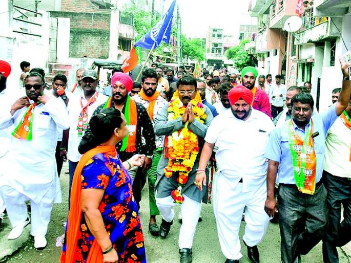 Maharashtra Assembly Election 2019: Milind Mane stressed on padyatra | Maharashtra Assembly Election 2019 : मिलिंद माने यांचा पदयात्रेवर भर 
