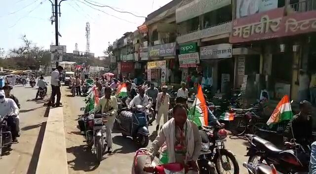 Congress rally in Washim against petrol and diesel hike | पेट्रोल व डिझेलच्या दरवाढीविरोधात काँग्रेसचा वाशिम येथे दुचाकी गाड्यांचा ‘ढकलगाडी मोर्चा’  