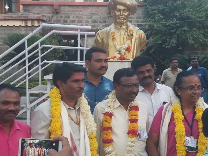 The flourishing panel lead in Aurangabad's Vidhan Sabha's Vidhan Sabha election | औरंगाबादच्या विद्यापीठ अधिसभेच्या निवडणूकीत उत्कर्ष पॅनलची आघाडी The flourishing panel lead in Aurangabad's Vidhan Sabha's Vidhan Sabha election | औरंगाबादच्या विद्यापीठ अधिसभेच्या निवडणूकीत उत्कर्ष पॅनलची आघाडी