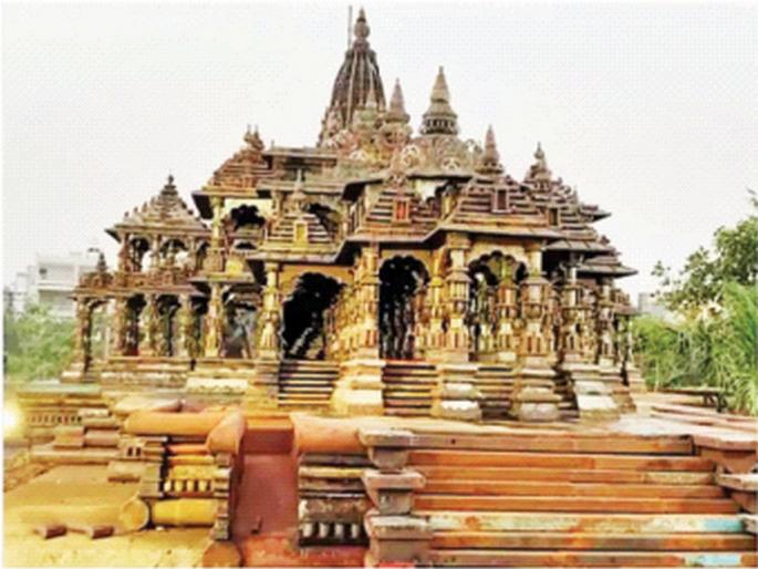 Magnificent replica of Ram temple made from scrap iron | लोखंडाच्या भंगारापासून बनविली राम मंदिराची भव्य प्रतिकृती