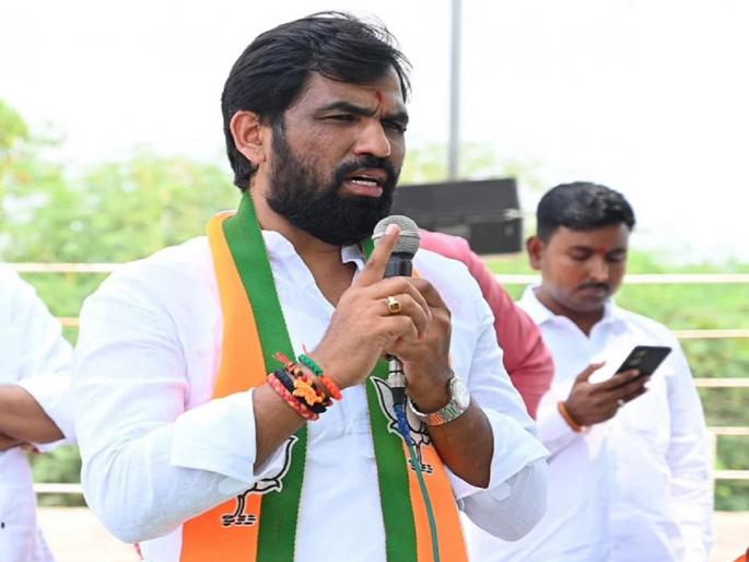 Defamation of BJP candidate Ram Satpute on social media; Case registered against Congress worker, Solapur, Lok Sabha Election 2024 | भाजपा उमेदवार राम सातपुतेंची सोशल मीडियावर बदनामी; कॉंग्रेस कार्यकर्त्यावर गुन्हा दाखल Defamation of BJP candidate Ram Satpute on social media; Case registered against Congress worker, Solapur, Lok Sabha Election 2024 | भाजपा उमेदवार राम सातपुतेंची सोशल मीडियावर बदनामी; कॉंग्रेस कार्यकर्त्यावर गुन्हा दाखल