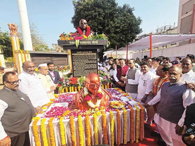 Swami Ramanand Tirtha lit the flame of freedom in Marathwada: Devendra Fadnavis | स्वामी रामानंद तीर्थ यांनी मराठवाड्यात स्वातंत्र्याची ज्योत पेटवली: देवेंद्र फडणवीस Swami Ramanand Tirtha lit the flame of freedom in Marathwada: Devendra Fadnavis | स्वामी रामानंद तीर्थ यांनी मराठवाड्यात स्वातंत्र्याची ज्योत पेटवली: देवेंद्र फडणवीस