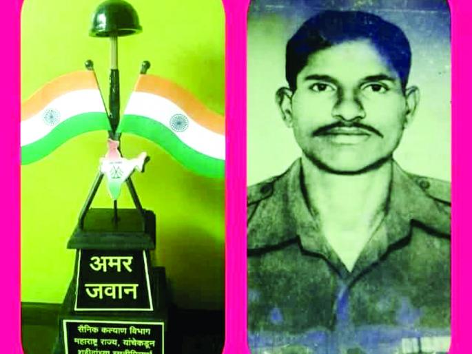 Sindhudurg: Amar Kahya of Shaheed Jawani, history of Chaukul army united after 30 years | सिंधुदुर्ग : शहीद जवानाची अमर कहाणी, चौकुळमधील सैनिकाचा तीस वर्षांनंतर उलगडला इतिहास Sindhudurg: Amar Kahya of Shaheed Jawani, history of Chaukul army united after 30 years | सिंधुदुर्ग : शहीद जवानाची अमर कहाणी, चौकुळमधील सैनिकाचा तीस वर्षांनंतर उलगडला इतिहास