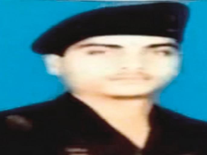 We shouted! : The world is 28 days, Ramchandra Thorat | शूरा आम्ही वंदिले! : संसार अवघा २८ दिवसांचा, रामचंद्र थोरात