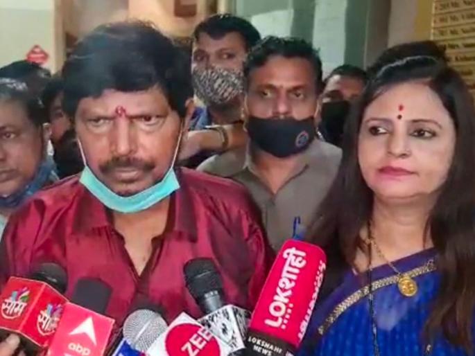ramdas athavale reaction over shiv sena anant geete statement over ncp chief sharad pawar | “काँग्रेसनेच शरद पवारांच्या पाठीत खंजीर खुपसला”; रामदास आठवले यांचा खुलासा ramdas athavale reaction over shiv sena anant geete statement over ncp chief sharad pawar | “काँग्रेसनेच शरद पवारांच्या पाठीत खंजीर खुपसला”; रामदास आठवले यांचा खुलासा