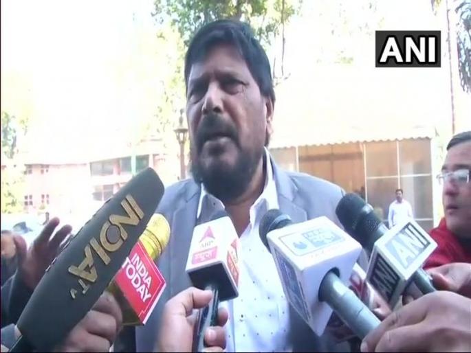 Need to teach lesson to Pakistan says Ramdas Athavale | एकदा पाकिस्तानसोबत आरपारची लढाई झालीच पाहिजे - रामदास आठवले Need to teach lesson to Pakistan says Ramdas Athavale | एकदा पाकिस्तानसोबत आरपारची लढाई झालीच पाहिजे - रामदास आठवले