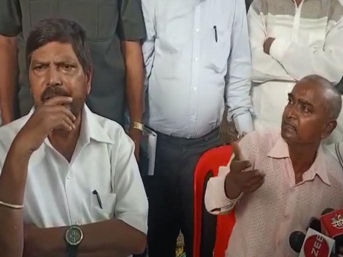 Mine death case: 'We don't need help, give water, Gaikwad family told Ramdas Athavale to tell Khadebol' | खदान मृत्यू प्रकरण: 'आम्हाला पैसे नको, पाणी द्या, गायकवाड कुटुंबाने रामदास आठवलेंना सुनावले खडेबोल' Mine death case: 'We don't need help, give water, Gaikwad family told Ramdas Athavale to tell Khadebol' | खदान मृत्यू प्रकरण: 'आम्हाला पैसे नको, पाणी द्या, गायकवाड कुटुंबाने रामदास आठवलेंना सुनावले खडेबोल'