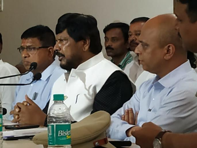 Due to 'deprived' deprived of Dalit power, Ramdas Athavale fears | ‘वंचित’मुळे दलित सत्तेपासून वंचित, रामदास आठवले यांची भिती