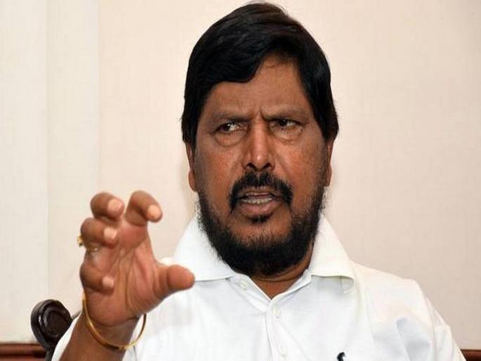 ramdas athawale meet governor bhagat singh koshyari and talked about bjp-shiv sena political crisis | ...मग का घेताहेत आढेवेढे?; रामदास आठवलेंचे उद्धव ठाकरेंना कवितेतून साकडे ramdas athawale meet governor bhagat singh koshyari and talked about bjp-shiv sena political crisis | ...मग का घेताहेत आढेवेढे?; रामदास आठवलेंचे उद्धव ठाकरेंना कवितेतून साकडे