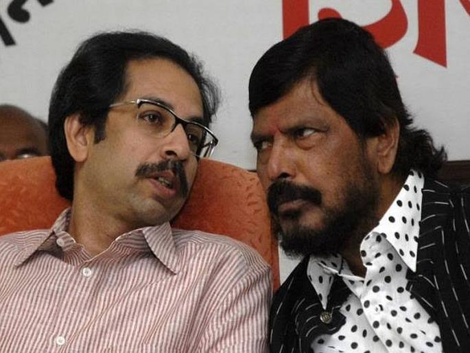 ramdas athawale meet governor bhagat singh koshyari; talked about bjp-shiv sena political crisis | महाराष्ट्र निवडणूक 2019 : ...तर मग उद्धव ठाकरेंनी स्वतः मुख्यमंत्री व्हायचा विचार करावा; आठवलेंनी सुचवले ramdas athawale meet governor bhagat singh koshyari; talked about bjp-shiv sena political crisis | महाराष्ट्र निवडणूक 2019 : ...तर मग उद्धव ठाकरेंनी स्वतः मुख्यमंत्री व्हायचा विचार करावा; आठवलेंनी सुचवले