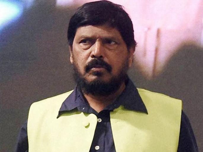 PM Narendra Modi's swearing-in ceremony:Ramdas Athawale and arvind sawant take oath at rashtrapati bhavan | नादच खुळा... रामदास आठवलेंची शपथही ठरली सर्व मंत्र्यांपेक्षा वेगळी! PM Narendra Modi's swearing-in ceremony:Ramdas Athawale and arvind sawant take oath at rashtrapati bhavan | नादच खुळा... रामदास आठवलेंची शपथही ठरली सर्व मंत्र्यांपेक्षा वेगळी!