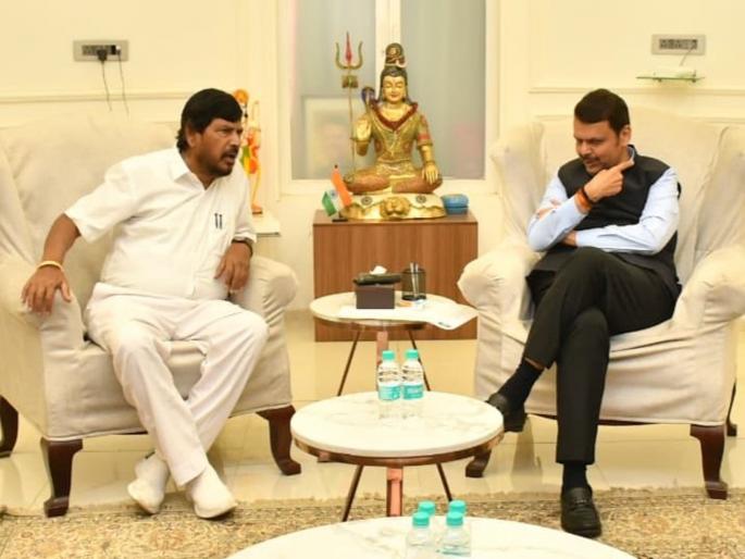 The Republican Party is still waiting for the seat distribution of the grand coalition; Athawale was upset, Fadnavis gave a big word | महायुतीच्या जागावाटपात रिपब्लिकन पक्ष अद्यापही वेटिंगवरच; आठवले नाराज, फडणवीसांनी दिला मोठा शब्द The Republican Party is still waiting for the seat distribution of the grand coalition; Athawale was upset, Fadnavis gave a big word | महायुतीच्या जागावाटपात रिपब्लिकन पक्ष अद्यापही वेटिंगवरच; आठवले नाराज, फडणवीसांनी दिला मोठा शब्द