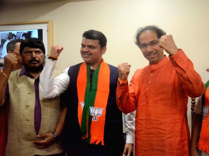 Shiv Sena to leave existing seat Will it be ready | 'आठवलेंसाठी महायुतीत भाजप-शिवसेना विद्यमान जागा सोडणार'