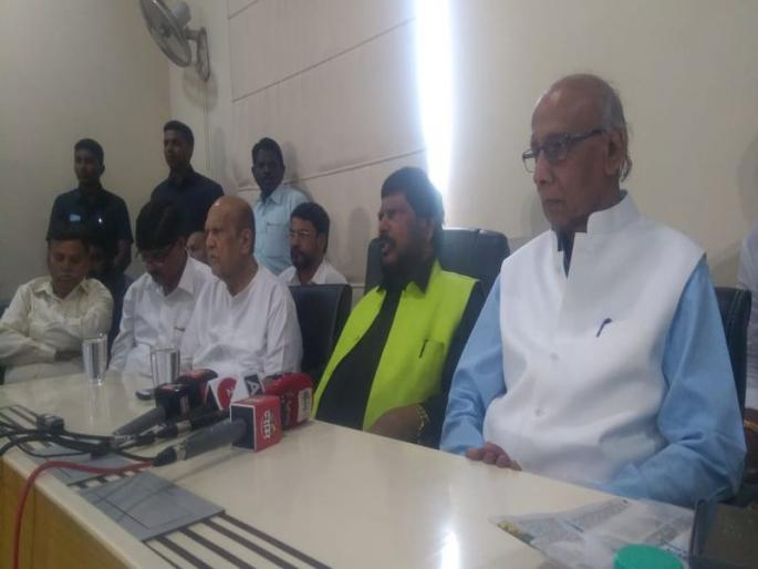 Ramdas Athavale Criticized Prakash Ambedkar | मला देश ओळखतो, प्रकाश आंबेडकरांनी ओळखण्याची गरज नाही, रामदास आठवलेंचं टीकास्त्र Ramdas Athavale Criticized Prakash Ambedkar | मला देश ओळखतो, प्रकाश आंबेडकरांनी ओळखण्याची गरज नाही, रामदास आठवलेंचं टीकास्त्र