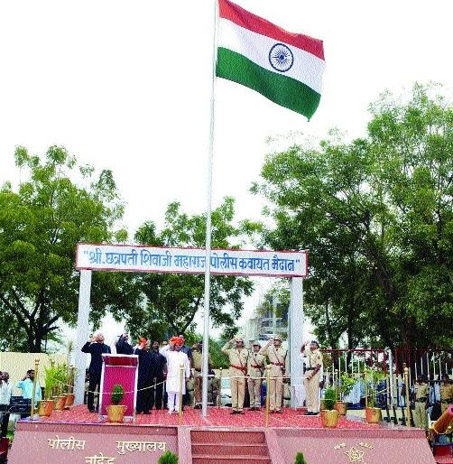 All should come together on the issue of drought | दुष्काळाच्या समस्येवर सर्वांनी एकत्र यावे