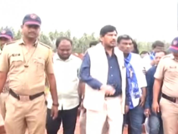 Direct execution of the culprits of the statue disaster Union Minister of State Ramdas Athawale's strong stand | Shivaji Maharaj Statue Collapse: दोषींना थेट फाशी द्या, केंद्रीय राज्यमंत्री रामदास आठवले यांची ठाम भूमिका Direct execution of the culprits of the statue disaster Union Minister of State Ramdas Athawale's strong stand | Shivaji Maharaj Statue Collapse: दोषींना थेट फाशी द्या, केंद्रीय राज्यमंत्री रामदास आठवले यांची ठाम भूमिका