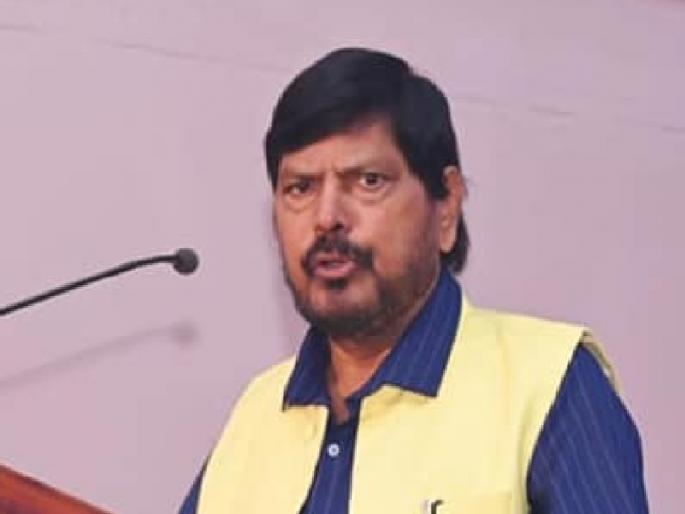 Sharad Pawar did not come with us, split in NCP says Union Minister of State Ramdas Athawale | शरद पवार आमच्यासोबत न आल्याने राष्ट्रवादीमध्ये फूट - केंद्रीय राज्यमंत्री रामदास आठवले  