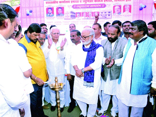 Lok Sabha election win: Athawale | लोकसभा निवडणूक जिंकू : आठवले Lok Sabha election win: Athawale | लोकसभा निवडणूक जिंकू : आठवले