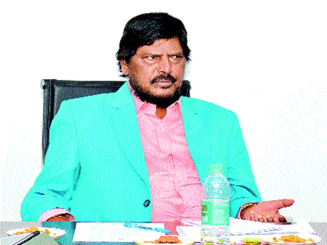 Census should be done on all castes, not just OBC: Recall | केवळ ओबीसी नको सर्व जातींच्या आधारावर जनगणना करावी : आठवले Census should be done on all castes, not just OBC: Recall | केवळ ओबीसी नको सर्व जातींच्या आधारावर जनगणना करावी : आठवले