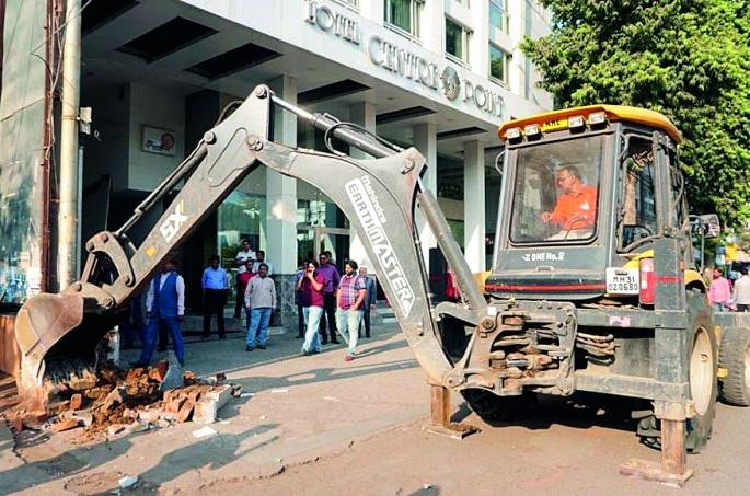 Lokmat's hammerd : Take breathing of the Central Bazar Road at Nagpur | लोकमतचा दणका : नागपूरच्या सेंट्रल बाजार रोडने घेतला मोकळा श्वास Lokmat's hammerd : Take breathing of the Central Bazar Road at Nagpur | लोकमतचा दणका : नागपूरच्या सेंट्रल बाजार रोडने घेतला मोकळा श्वास