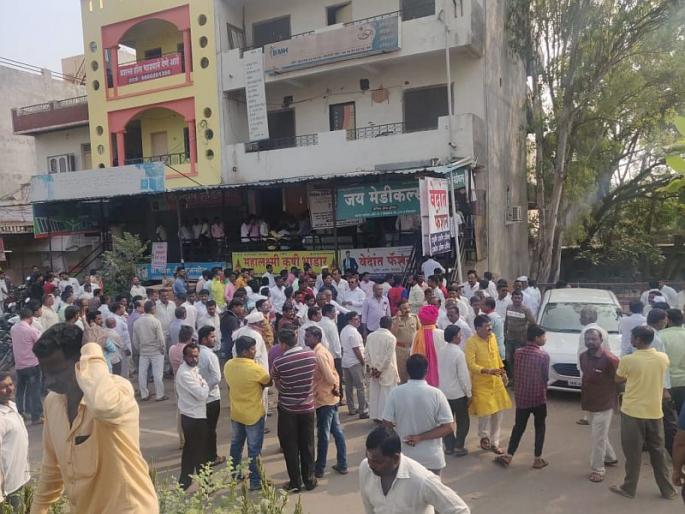 Former Indapur president Ramesh Jadhav is critically injured in the accident | इंदापूरचे माजी सभापती रमेश जाधव अपघातात गंभीर जखमी