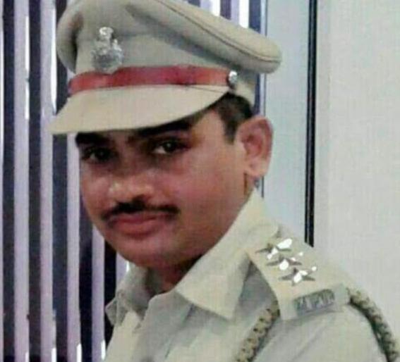 Deepak Sonawane took over as forest ranger | दीपक सोनावणेंकडील वनक्षेत्रपालचा कार्यभार घेतला काढून; रमेश कांबळेंकडे कार्यभार Deepak Sonawane took over as forest ranger | दीपक सोनावणेंकडील वनक्षेत्रपालचा कार्यभार घेतला काढून; रमेश कांबळेंकडे कार्यभार