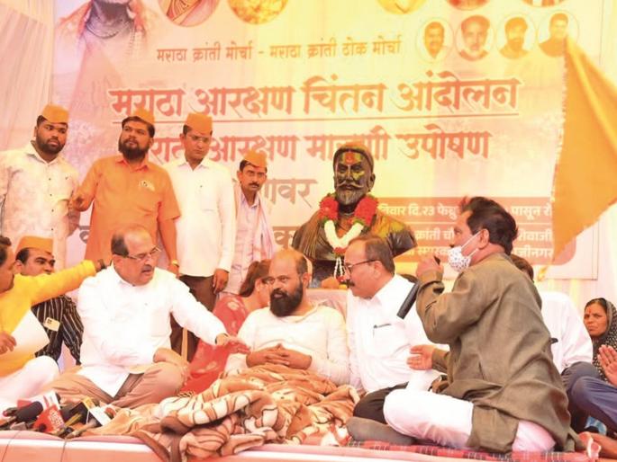 After the assurance of Minister Radhakrushna Vikhe, Atul Save, Maratha reservation protest at Kranti Chowk suspended | मंत्री विखे, सावे यांच्या आश्वासनानंतर क्रांती चौकातील मराठा आरक्षण चिंतन आंदोलन स्थगित After the assurance of Minister Radhakrushna Vikhe, Atul Save, Maratha reservation protest at Kranti Chowk suspended | मंत्री विखे, सावे यांच्या आश्वासनानंतर क्रांती चौकातील मराठा आरक्षण चिंतन आंदोलन स्थगित