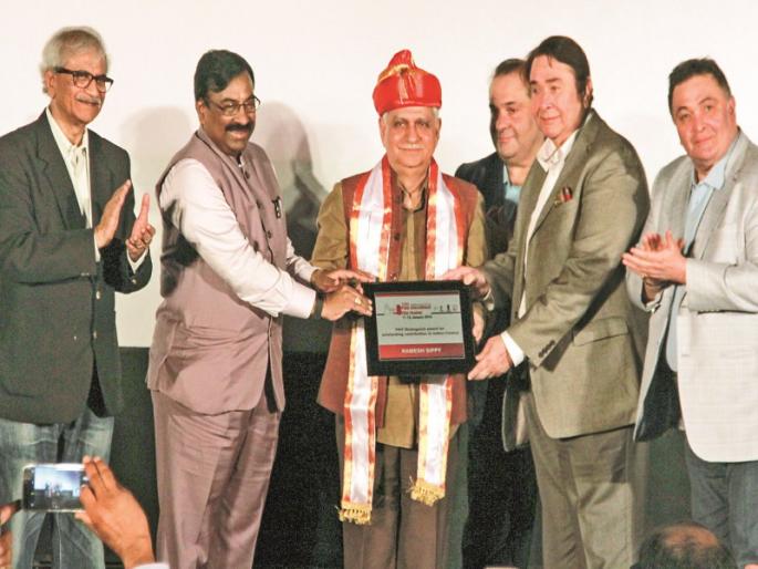 PIFF ceremony 'Kapoor'! Ramesh Sippy, Ramesh Prasad's unravel journey of film industry | पिफचा सोहळा ‘कपूर’मय!; रमेश सिप्पी, रमेश प्रसाद यांनी मांडला चित्रसृष्टीतील प्रवासाचा लेखाजोखा PIFF ceremony 'Kapoor'! Ramesh Sippy, Ramesh Prasad's unravel journey of film industry | पिफचा सोहळा ‘कपूर’मय!; रमेश सिप्पी, रमेश प्रसाद यांनी मांडला चित्रसृष्टीतील प्रवासाचा लेखाजोखा