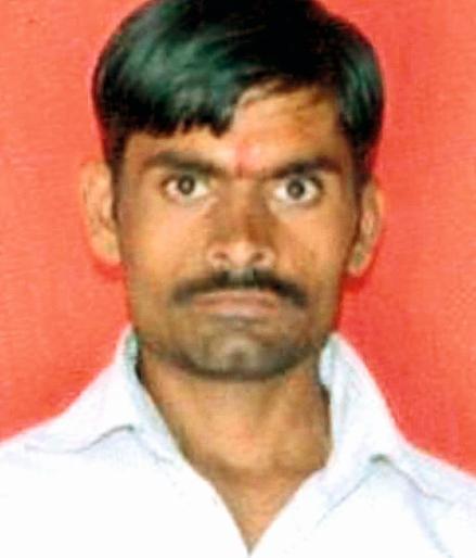 Farmer's suicide with toxic substance | विषारी द्रव्य घेऊन शेतकर्याची आत्महत्या  Farmer's suicide with toxic substance | विषारी द्रव्य घेऊन शेतकर्याची आत्महत्या