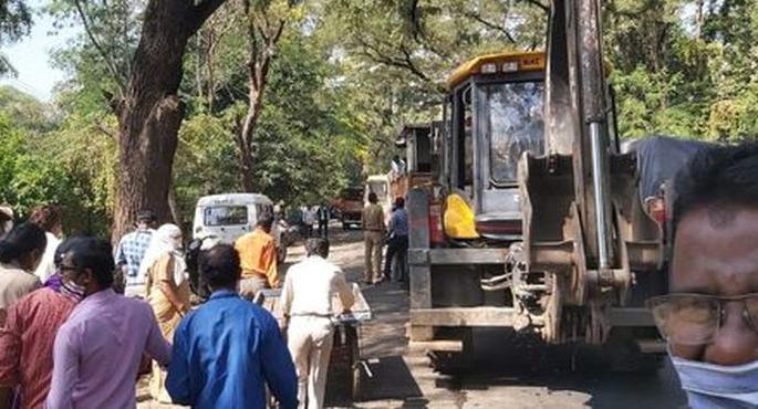 Elimination of encroachment in Ramigiri area of Nagpur | नागपुरातील रामिगिरी परिसरातील अतिक्रमणाचा सफाया 