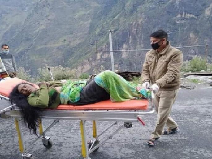Brave Daughter Saved Her Mother's Life By Playing On Her Life In Joshimath | १६ वर्षीय मुलीनं जीवाची बाजी लावली अन् नदीत वाहून जाणाऱ्या आईला वाचवलं! Brave Daughter Saved Her Mother's Life By Playing On Her Life In Joshimath | १६ वर्षीय मुलीनं जीवाची बाजी लावली अन् नदीत वाहून जाणाऱ्या आईला वाचवलं!