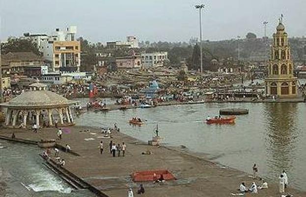 Ground concretization work stopped at Gandhi Lake | गांधी तलावातील तळ काँक्रिटीकरणाचे काम बंद