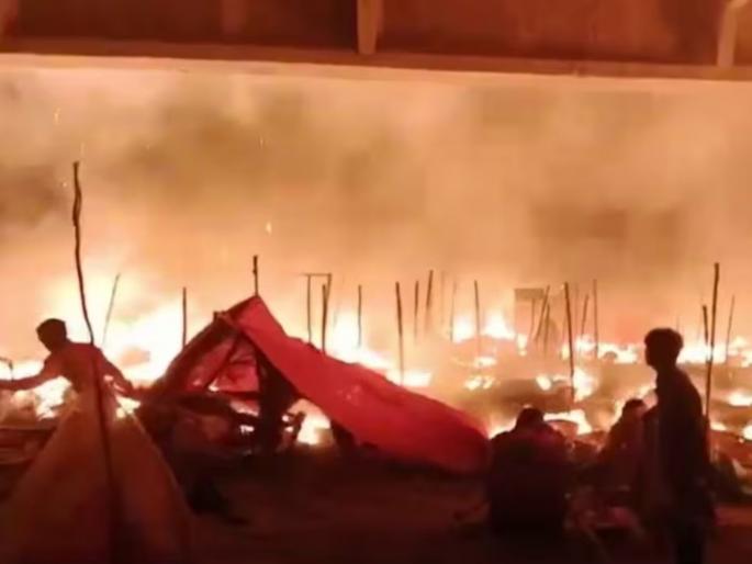 fire incident in mela ram nagariya farrukhabad 100 huts destroyed 14 year old child died many burnt | भयंकर! रामनगरिया जत्रेत भीषण आग; 100 झोपड्या जळून खाक, 14 वर्षांच्या मुलाचा मृत्यू fire incident in mela ram nagariya farrukhabad 100 huts destroyed 14 year old child died many burnt | भयंकर! रामनगरिया जत्रेत भीषण आग; 100 झोपड्या जळून खाक, 14 वर्षांच्या मुलाचा मृत्यू
