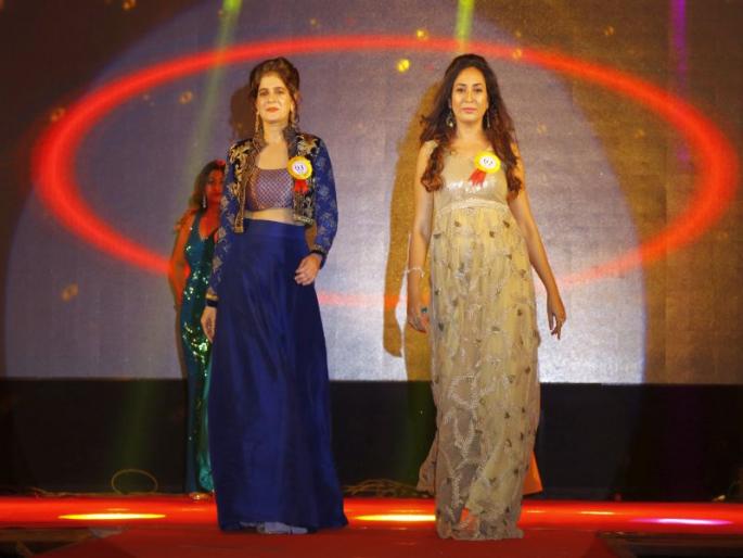 Expression-2013: ... When Nasik's doctor shows up on the ramp! | एक्सप्रेशन-२०१७ : ...जेव्हा नाशिकचे डॉक्टर दाखवितात रॅम्पवर आपला जलवा Expression-2013: ... When Nasik's doctor shows up on the ramp! | एक्सप्रेशन-२०१७ : ...जेव्हा नाशिकचे डॉक्टर दाखवितात रॅम्पवर आपला जलवा