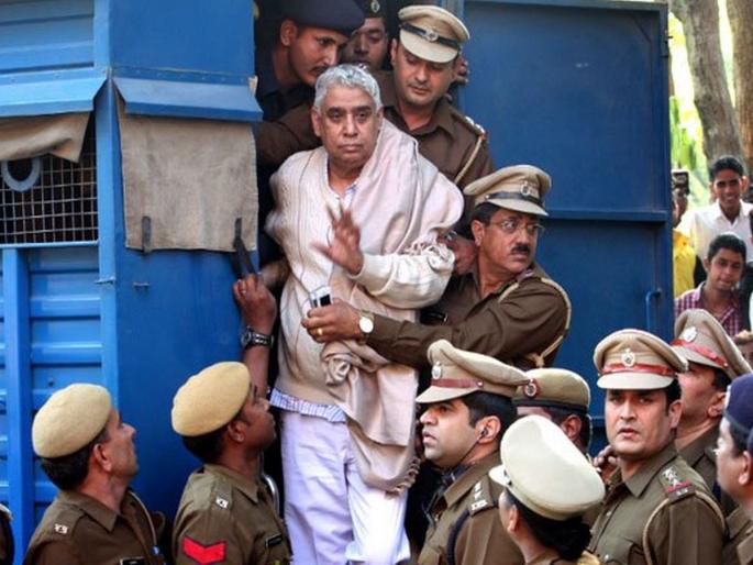 Ram Rahim has been sentenced to 20 years of imprisonment but the freedom of Saint Rampal will be released | राम रहीमला 20 वर्षांची शिक्षा पण संत रामपालची मुक्तता, सुटका होऊनही जेलमध्येच ठेवण्यात येणार Ram Rahim has been sentenced to 20 years of imprisonment but the freedom of Saint Rampal will be released | राम रहीमला 20 वर्षांची शिक्षा पण संत रामपालची मुक्तता, सुटका होऊनही जेलमध्येच ठेवण्यात येणार