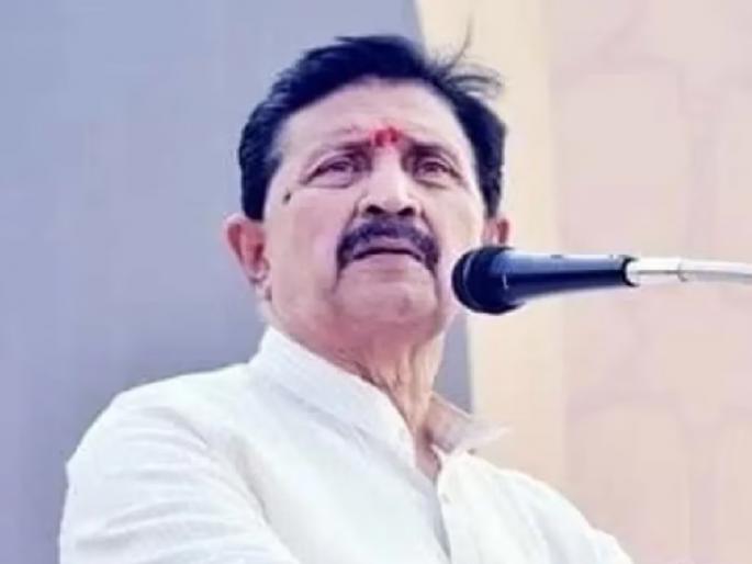 Even at this age I will make them sit in jail and give them a third term, Ramraje Naik Nimbalkar warns the opposition in a public meeting | या वयातही तुरुंगात बसून त्यांना थर्ड लावेन, रामराजे नाईक निंबाळकरांचा विरोधकांना जाहीर सभेतून इशारा Even at this age I will make them sit in jail and give them a third term, Ramraje Naik Nimbalkar warns the opposition in a public meeting | या वयातही तुरुंगात बसून त्यांना थर्ड लावेन, रामराजे नाईक निंबाळकरांचा विरोधकांना जाहीर सभेतून इशारा
