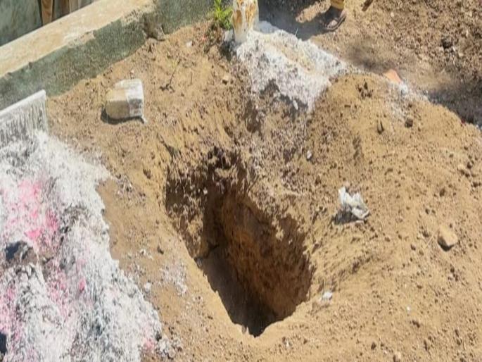 pune The body of an infant disappeared from the Ramtekdi cemetery Who disappeared it and why | रामटेकडी कब्रस्तानातून अर्भकाचे प्रेत गायब..! कोणी आणि का गायब केले ? pune The body of an infant disappeared from the Ramtekdi cemetery Who disappeared it and why | रामटेकडी कब्रस्तानातून अर्भकाचे प्रेत गायब..! कोणी आणि का गायब केले ?