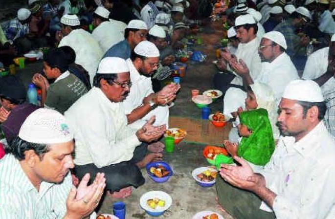 Ramzan: What is the true purpose of the Iftar party? | Ramzan : काय असतो इफ्तार पार्टीचा खरा उद्देश?  