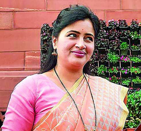 Strength to election petitions against Navneet Rana | नवनीत राणा यांच्याविरुद्धच्या निवडणूक याचिकांना बळ Strength to election petitions against Navneet Rana | नवनीत राणा यांच्याविरुद्धच्या निवडणूक याचिकांना बळ