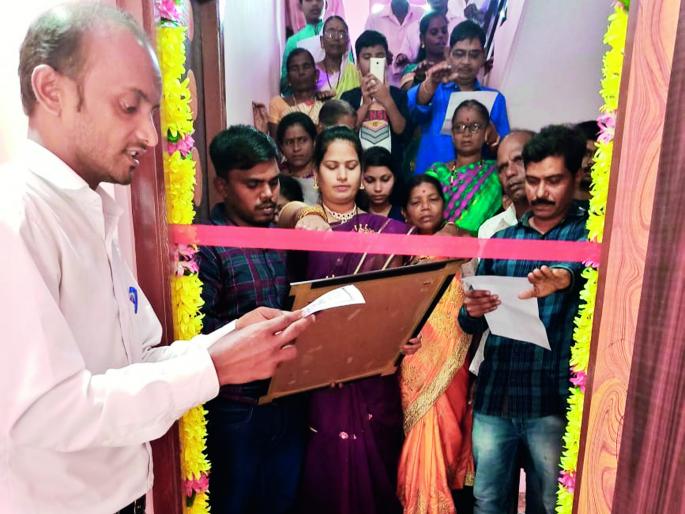 Murdered by reading copy of constitution Home Entrance - New Panda | संविधानाची प्रत वाचून ह्यत्यांह्णनी केला गृहप्रवेश - नवा पायंडा Murdered by reading copy of constitution Home Entrance - New Panda | संविधानाची प्रत वाचून ह्यत्यांह्णनी केला गृहप्रवेश - नवा पायंडा