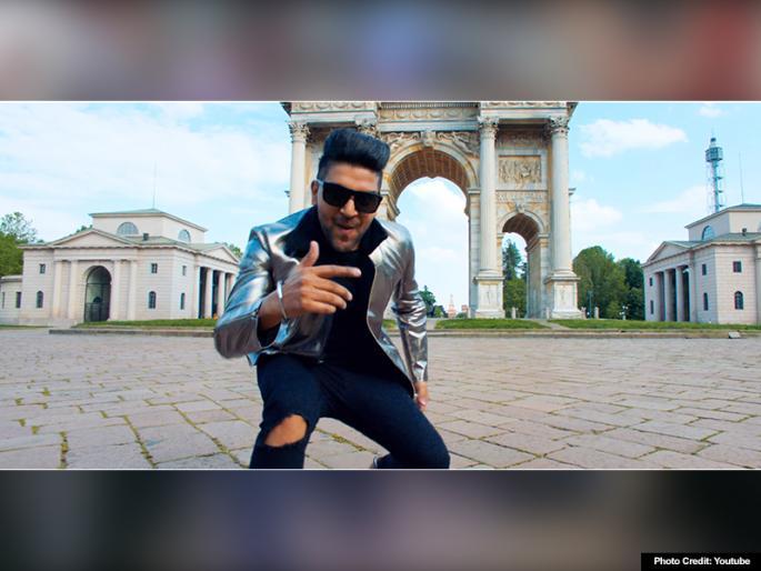 In Pakistan, praised Indian singer's song, there is no salary increase or allowances for two years | पाकिस्तानात भारतीय गायकाचे गाणे गुणगुणले, दोन वर्ष पगारवाढ अन् भत्ते नाहीत In Pakistan, praised Indian singer's song, there is no salary increase or allowances for two years | पाकिस्तानात भारतीय गायकाचे गाणे गुणगुणले, दोन वर्ष पगारवाढ अन् भत्ते नाहीत