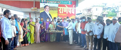 Narayan Rane was sworn in as a cabinet minister | नारायण राणे यांनी कॅबिनेट मंत्रीपदाची शपथ, कणकवलीत भाजपकडून आनंदोत्सव Narayan Rane was sworn in as a cabinet minister | नारायण राणे यांनी कॅबिनेट मंत्रीपदाची शपथ, कणकवलीत भाजपकडून आनंदोत्सव