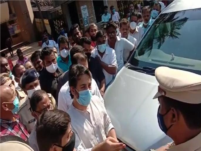 Former MP Nilesh Rane and other BJP workers have been booked at Oros police station for arguing with police outside Sindhudurg district court | पोलीस-राणे कुटुंबातील संघर्ष वाढणार? निलेश राणेंसह कार्यकर्त्यांवर गुन्हा दाखल Former MP Nilesh Rane and other BJP workers have been booked at Oros police station for arguing with police outside Sindhudurg district court | पोलीस-राणे कुटुंबातील संघर्ष वाढणार? निलेश राणेंसह कार्यकर्त्यांवर गुन्हा दाखल