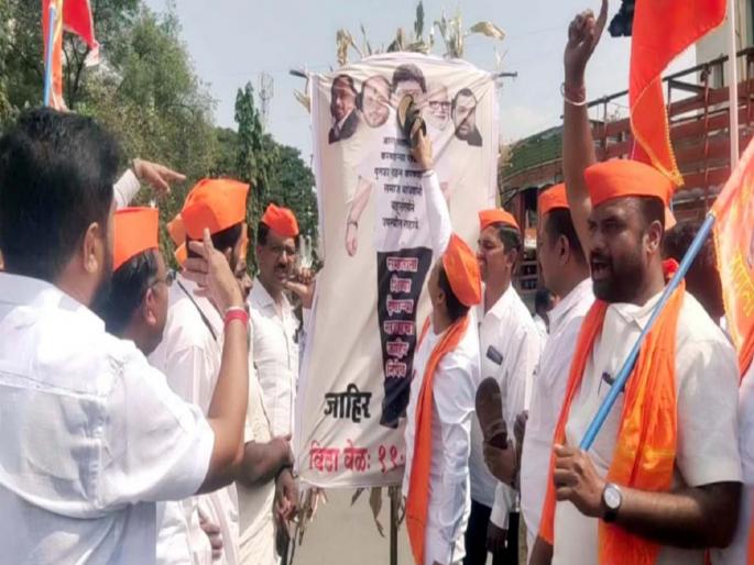 Photos of Sadabhau Khot, Gunaratna Sadavarte, Narayan Rane hit with slippers, Maratha protesters aggressive with vita sangli | सदाभाऊ खोत, सदावर्ते, राणे यांच्या फोटोला चप्पलने झोडपले; विट्यात मराठा आंदोलक आक्रमक  Photos of Sadabhau Khot, Gunaratna Sadavarte, Narayan Rane hit with slippers, Maratha protesters aggressive with vita sangli | सदाभाऊ खोत, सदावर्ते, राणे यांच्या फोटोला चप्पलने झोडपले; विट्यात मराठा आंदोलक आक्रमक